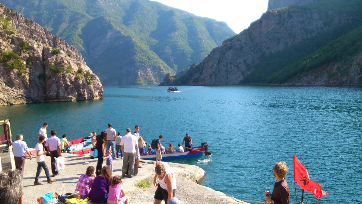 2012-08-03 - Dag 24 - Koman-innsjøen, Albania.