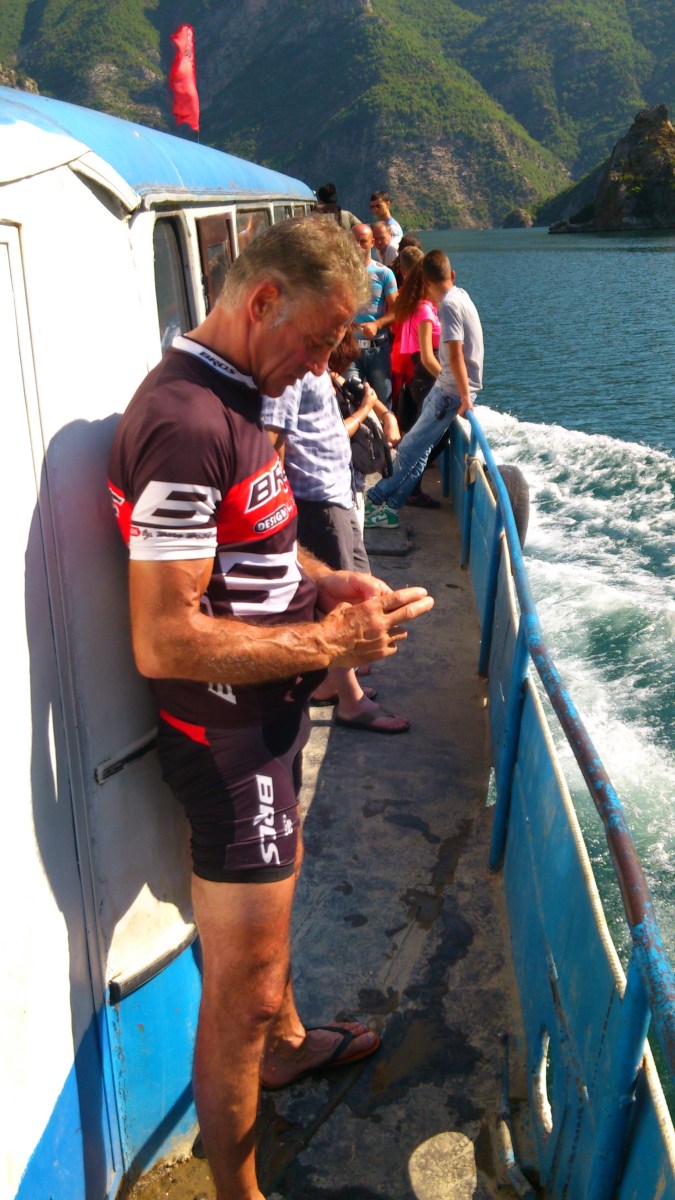 2012-08-03 - Dag 24 - Koman-innsjøen, Albania.