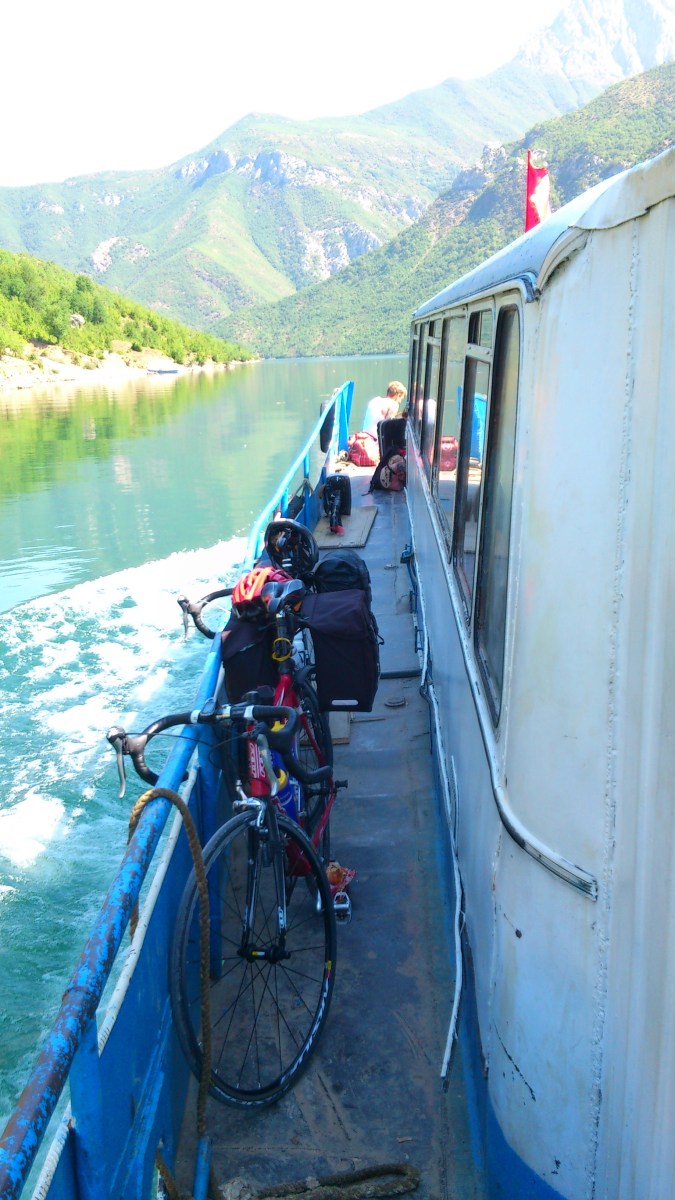 2012-08-03 - Dag 24 - Koman-innsjøen, Albania.