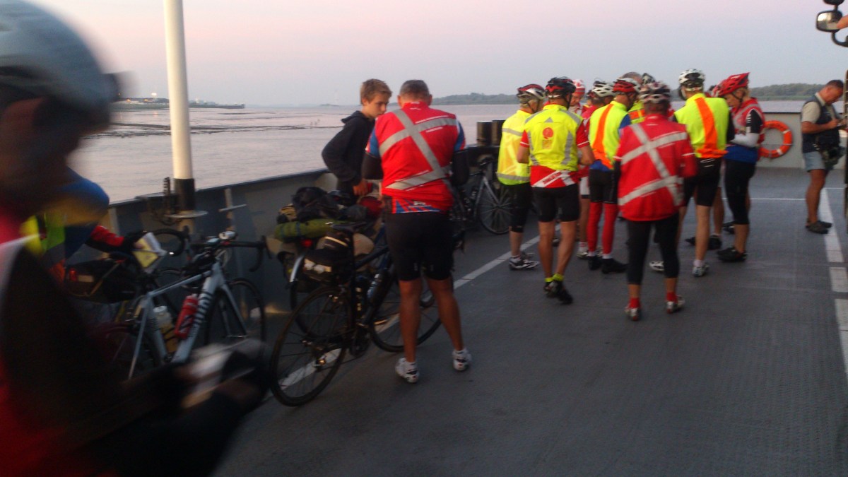 2014-07-22 Haderslev-Paris, 1. etappe i Tyskland - Ved elven Elben.