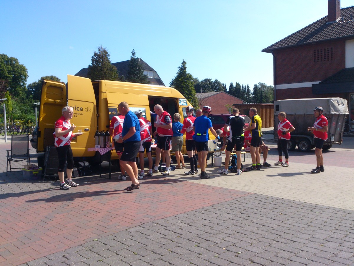 2014-07-22 Haderslev-Paris, 1. etappe i Tyskland - Formiddagskaffe og mat.