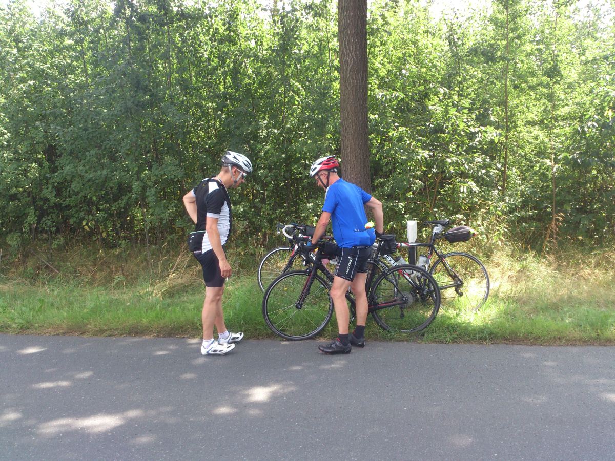 2014-07-22 Haderslev-Paris, 1. etappe i Tyskland - Etappens fjerde punktering.