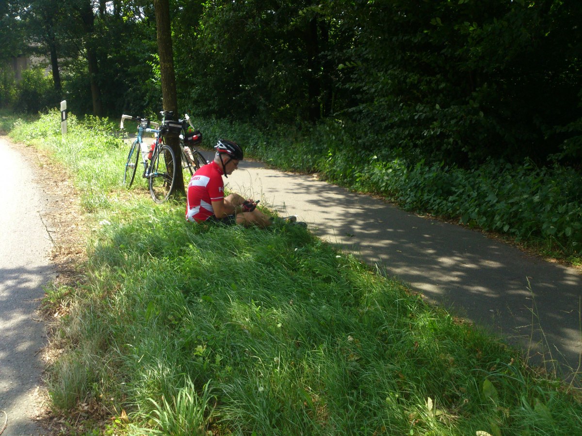 2014-07-22 Haderslev-Paris, 1. etappe i Tyskland - Etappens fjerde punktering.