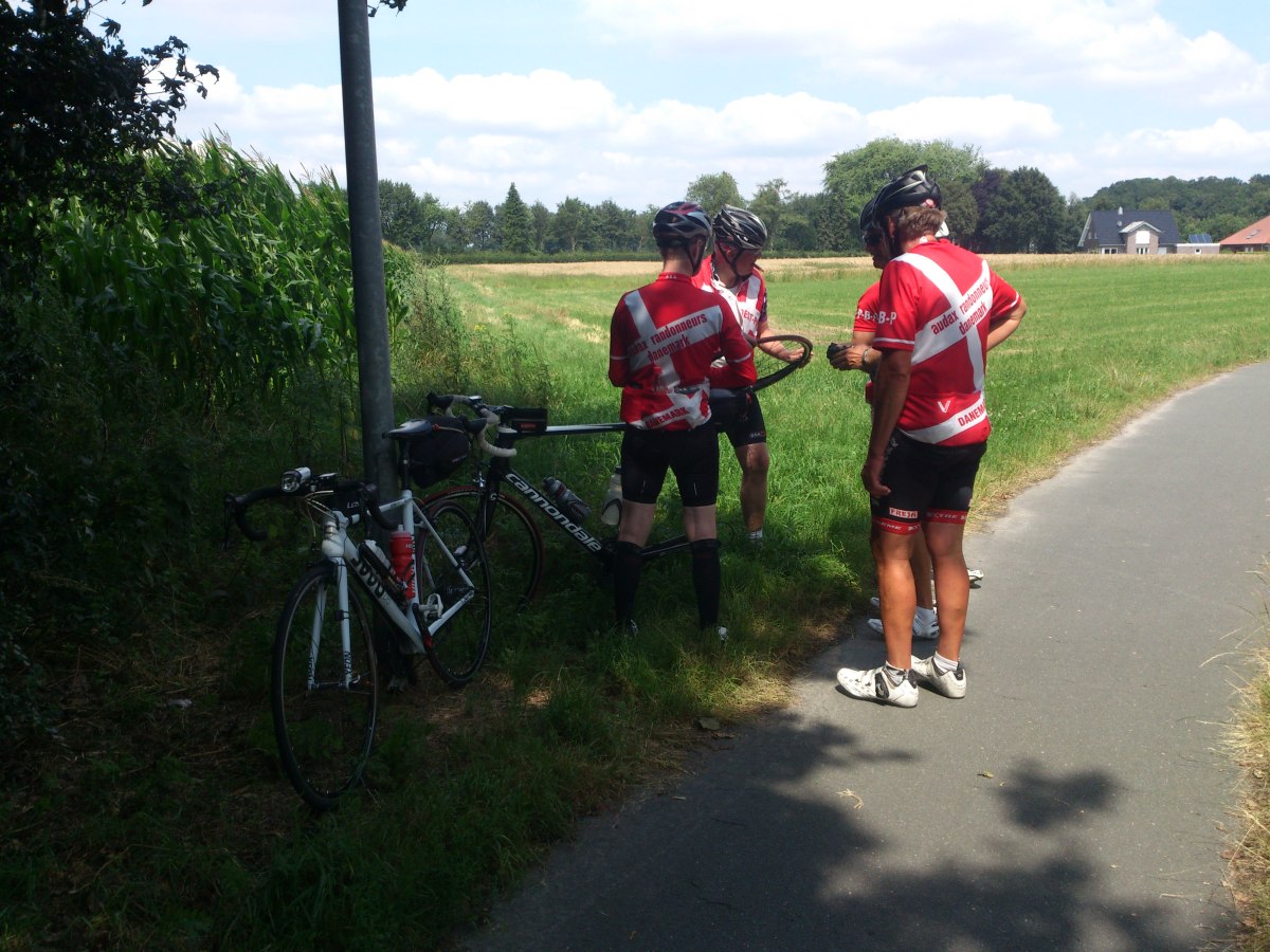 2014-07-22 Haderslev-Paris, 1. etappe i Tyskland - Etappens fjerde punktering.