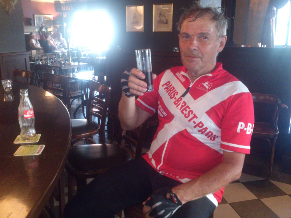 2014-07-23 Haderslev-Paris, 2. etappe i Belgia - På bar.