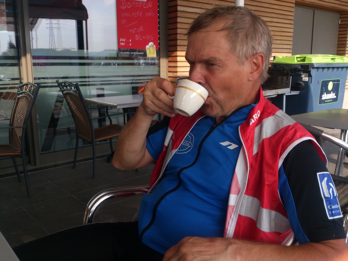 2014-07-2 Haderslev-Paris, 3. etappe i Belgia - Formiddagskaffe.