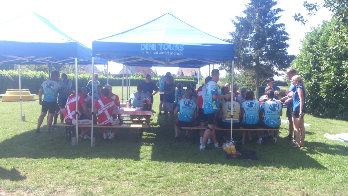 2014-07-25 Haderslev-Paris, 4. etappe i Frankrike - Lunsj i Chèvreville.