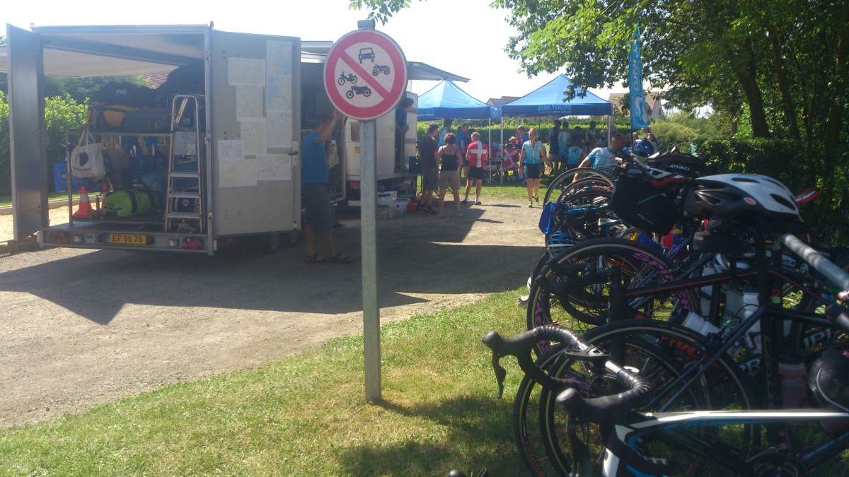 2014-07-25 Haderslev-Paris, 4. etappe i Frankrike - Lunsj i Chèvreville.