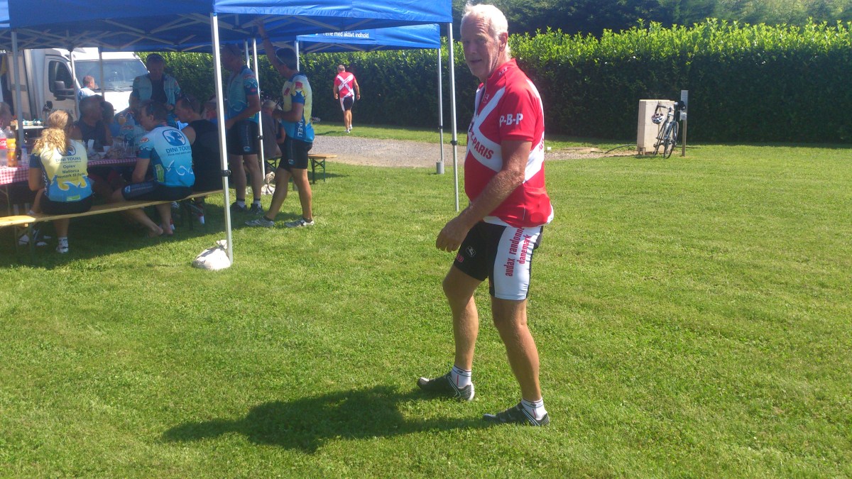 2014-07-25 Paris-Haderslev, 4. etappe i Frankrike - Lunsj i Chèvreville.