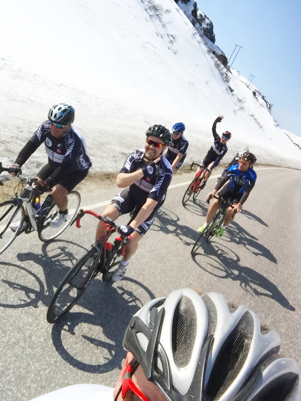 Lystig gjeng på vei mot Sinnes.